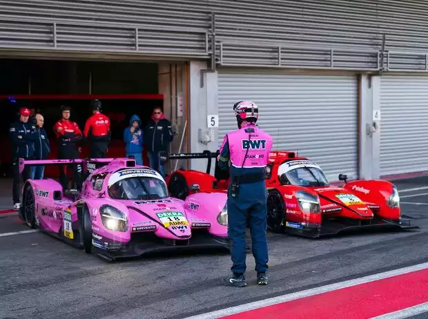 Die Nachwuchspiloten von BWT Mücke Motorsport warten auf ihren Einsatz Titel-Bild zur News: Die Nachwuchspiloten von BWT Mücke Motorsport warten auf ihren Einsatz