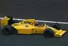 Schlimmer Crash im Camel-Lotus: Brad Pitt ist Martin Donnelly im "F1"-Film