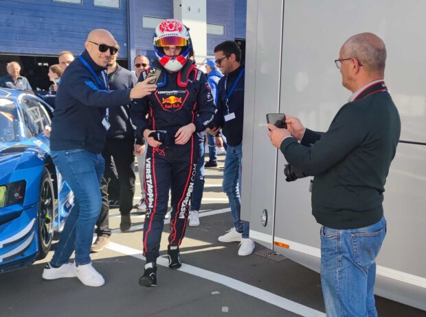Max Verstappen wurde von den Fans verfolgt Max Verstappen wurde von den Fans verfolgt