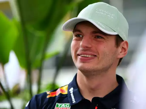 Max Verstappen im Formel-1-Fahrerlager 2025 Titel-Bild zur News: Max Verstappen im Formel-1-Fahrerlager 2025