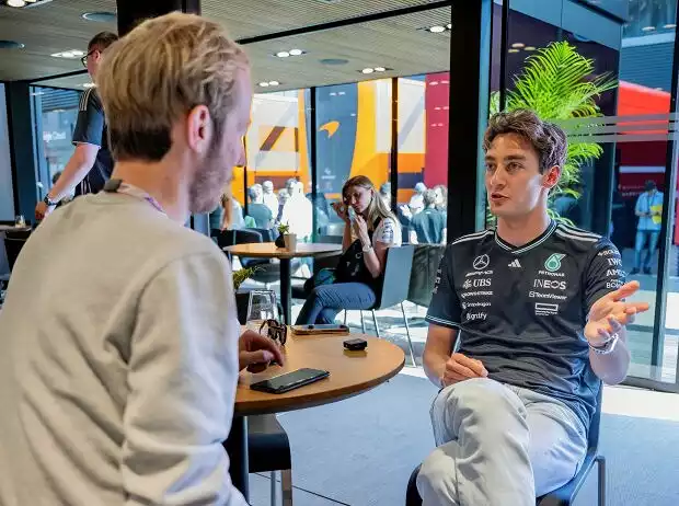 George Russell im Gespräch mit Motorsport-Total.com-Redakteur Frederik Hackbarth Titel-Bild zur News: George Russell im Gespräch mit Motorsport-Total.com-Redakteur Frederik Hackbarth
