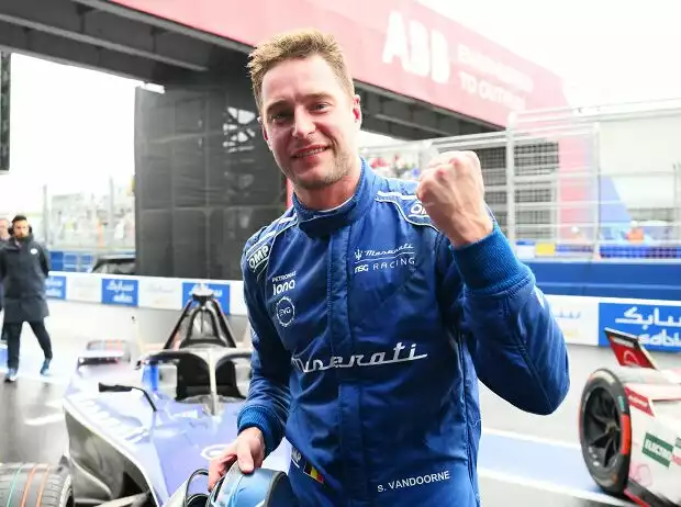 Stoffel Vandoorne holte sich den Sieg im verregneten Tokio mit viel Glück Titel-Bild zur News: Stoffel Vandoorne holte sich den Sieg im verregneten Tokio mit viel Glück