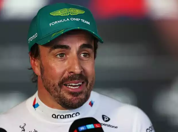 Fernando Alonso (Aston Martin) nach dem Formel-1-Qualifying in Imola 2025 Titel-Bild zur News: Fernando Alonso (Aston Martin) nach dem Formel-1-Qualifying in Imola 2025