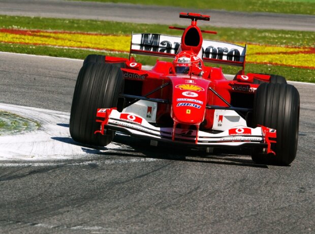 Michael Schumacher beim Formel-1-Rennen in Imola 2004 Michael Schumacher beim Formel-1-Rennen in Imola 2004