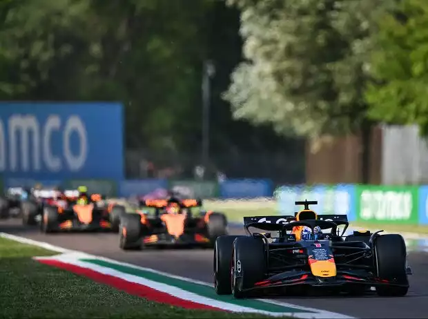 Max Verstappen fuhr den McLaren nach seinem Überholmanöver den McLaren auf und davon Titel-Bild zur News: Max Verstappen fuhr den McLaren nach seinem Überholmanöver den McLaren auf und davon