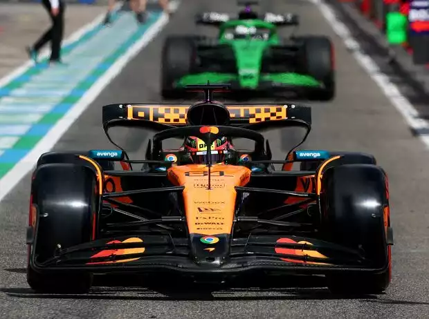 Oscar Piastris Rennen war in Imola mit dem Boxenstopp in Runde 13 gelaufen Titel-Bild zur News: Oscar Piastris Rennen war in Imola mit dem Boxenstopp in Runde 13 gelaufen