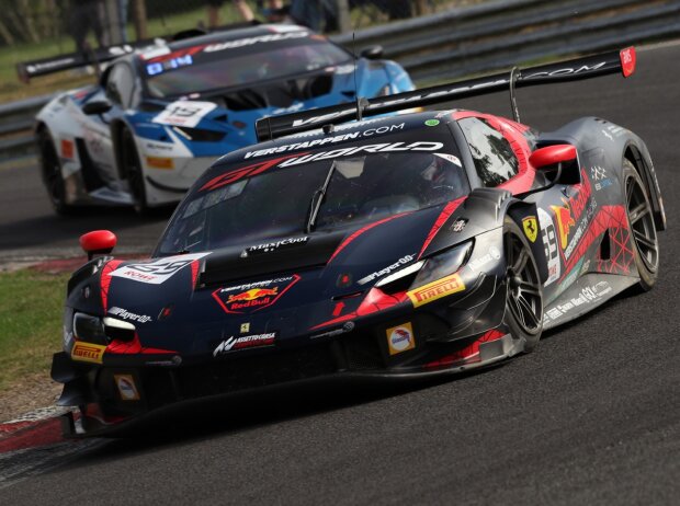 Thierry Vermeulen & Chris Lulham im Ferrari 296 GT3 von Verstappen.com Racing Thierry Vermeulen & Chris Lulham im Ferrari 296 GT3 von Verstappen.com Racing