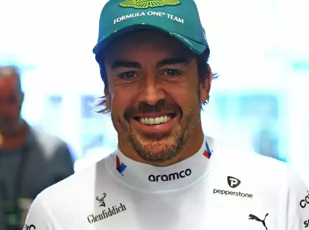 Fernando Alonso lächelt in die Kamera Titel-Bild zur News: Fernando Alonso lächelt in die Kamera