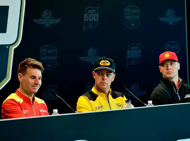 Will Power (links) und Josef Newgarden (rechts) müssen in die letzte Reihe, Scott McLaughlin (Mitte) entgeht einer Strafe Titel-Bild zur News: Will Power (links) und Josef Newgarden (rechts) müssen in die letzte Reihe, Scott McLaughlin (Mitte) entgeht einer Strafe