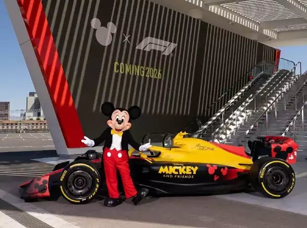 Mickey Maus vor einem Formel-1-Auto Titel-Bild zur News: Mickey Maus vor einem Formel-1-Auto
