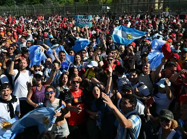 Fans von Franco Colapinto bei der Formel 1 in Imola 2025 Titel-Bild zur News: Fans von Franco Colapinto bei der Formel 1 in Imola 2025