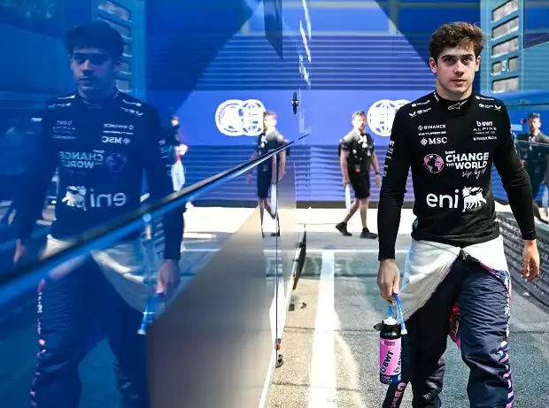 Franco Colapinto spiegelt sich im Formel-1-Fahrerlager 2025 Titel-Bild zur News: Franco Colapinto spiegelt sich im Formel-1-Fahrerlager 2025