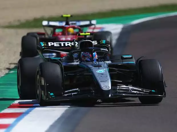 Andrea Kimi Antonelli (Mercedes W16) vor Lewis Hamilton (Ferrari SF-25) beim Formel-1-Rennen in Imola 2025 Titel-Bild zur News: Andrea Kimi Antonelli (Mercedes W16) vor Lewis Hamilton (Ferrari SF-25) beim Formel-1-Rennen in Imola 2025