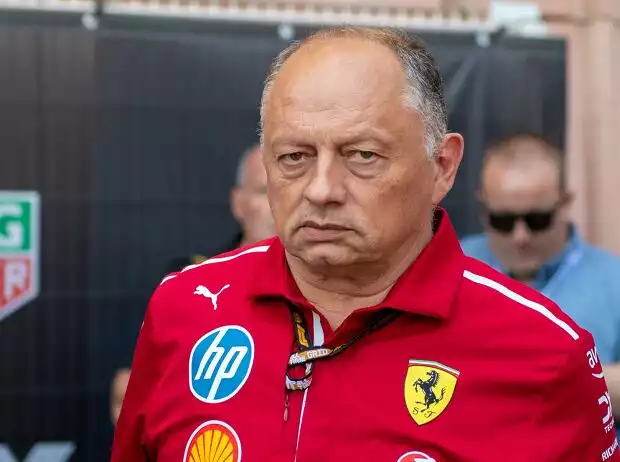 Ferrari-Teamchef Frederic Vasseur im Formel-1-Fahrerlager in Monaco 2025 Titel-Bild zur News: Ferrari-Teamchef Frederic Vasseur im Formel-1-Fahrerlager in Monaco 2025