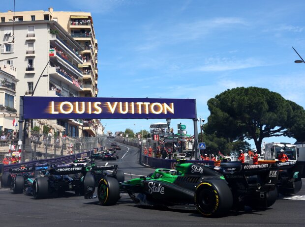In Monaco geht es eben eng zu, vor allem in der Startrunde des Grand Prix ...