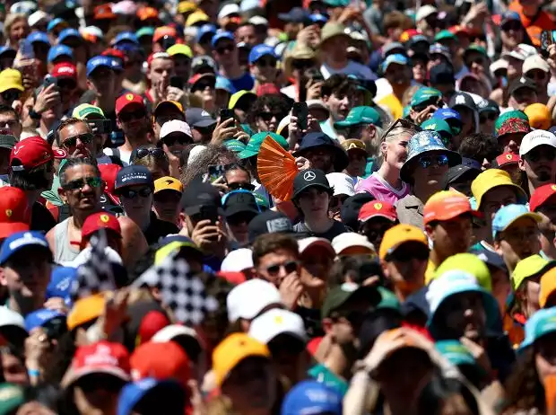 Formel-1-Fans in Barcelona 2025 Titel-Bild zur News: Formel-1-Fans in Barcelona 2025
