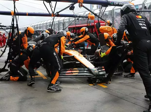 Lando Norris bei einem Formel-1-Boxenstopp Titel-Bild zur News: Lando Norris bei einem Formel-1-Boxenstopp