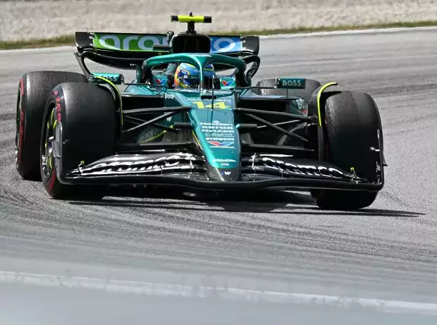 Fernando Alonso im Aston Martin AMR25 beim Formel-1-Rennen in Spanien 2025 Titel-Bild zur News: Fernando Alonso im Aston Martin AMR25 beim Formel-1-Rennen in Spanien 2025