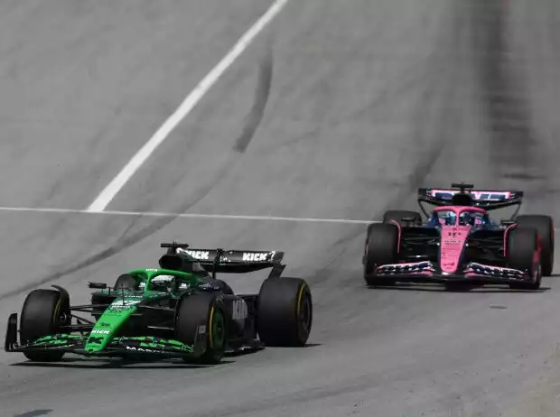 Nico Hülkenberg im Sauber vor Pierre Gasly im Alpine Titel-Bild zur News: Nico Hülkenberg im Sauber vor Pierre Gasly im Alpine