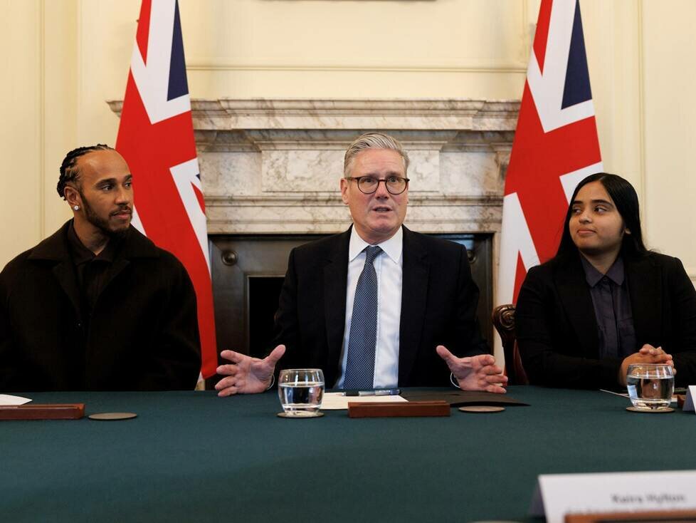 Lewis Hamilton und der britische Premierminister Keith Starmer in 10 Downing Street