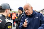Jordan Pepper (GRT-Lamborghini) and Sven Stoppe (Renndirektor)