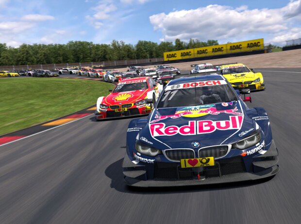 Im Community Cup waren die Fahrer mit Boliden der DTM Saison 15/16 unterwegs Im Community Cup waren die Fahrer mit Boliden der DTM Saison 15/16 unterwegs