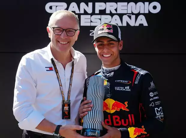 Die Gunst von F1-Boss Domenicali scheint er schon zu haben: Arvid Lindblad Titel-Bild zur News: Die Gunst von F1-Boss Domenicali scheint er schon zu haben: Arvid Lindblad