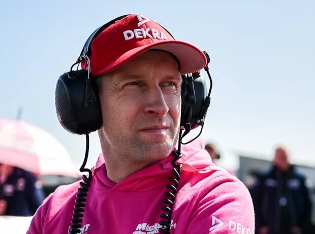 Alles im Blick: Teamchef Stefan Mücke Alles im Blick: Teamchef Stefan Mücke