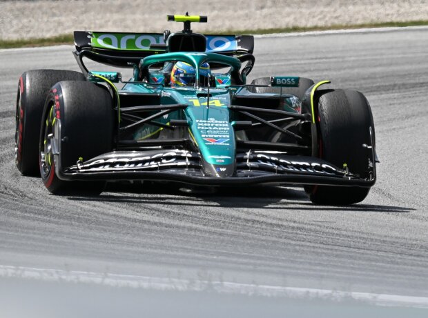 Fernando Alonso im Aston Martin AMR25 beim Formel-1-Rennen in Spanien 2025 Fernando Alonso im Aston Martin AMR25 beim Formel-1-Rennen in Spanien 2025