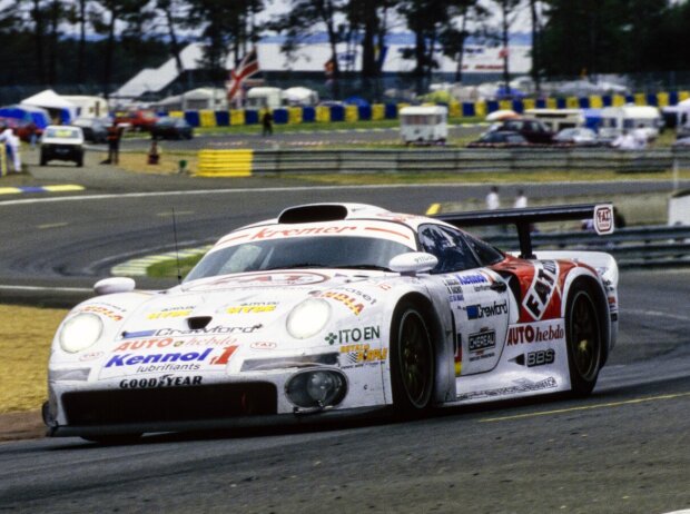 1997 kehrte Gachot mit einem Kremer-Porsche nach Le Mans zurück 1997 kehrte Gachot mit einem Kremer-Porsche nach Le Mans zurück