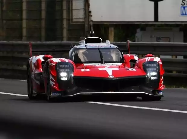 Der Retro-Toyota blieb völlig überraschend im regulären Qualifying hängen Titel-Bild zur News: Der Retro-Toyota blieb völlig überraschend im regulären Qualifying hängen