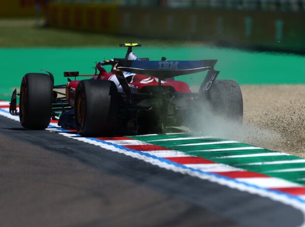 Lewis Hamilton (Ferrari SF-25) beim Formel-1-Rennen in Imola 2025 Lewis Hamilton (Ferrari SF-25) beim Formel-1-Rennen in Imola 2025