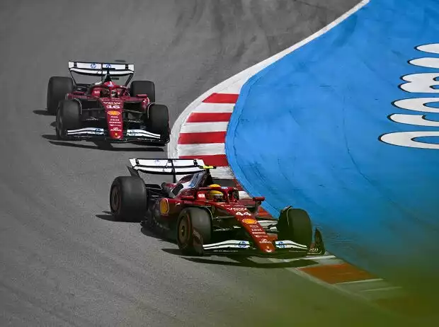 Lewis Hamilton vor Charles Leclerc (Ferrari SF-25) beim Formel-1-Rennen in Barcelona 2025 Titel-Bild zur News: Lewis Hamilton vor Charles Leclerc (Ferrari SF-25) beim Formel-1-Rennen in Barcelona 2025