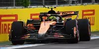 Lando Norris (McLaren MCL39) vor Max Verstappen (Red Bull RB21) beim Formel-1-Rennen in Kanada 2025