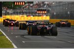 Lewis Hamilton (Ferrari) und Yuki Tsunoda (Red Bull) 