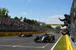 George Russell (Mercedes) und Max Verstappen (Red Bull) 