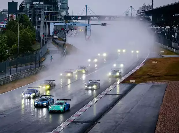 24h Nürburgring, Regen, Start Titel-Bild zur News: 24h Nürburgring, Regen, Start