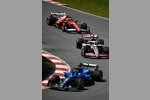Alexander Albon (Williams), Esteban Ocon (Haas) und Lewis Hamilton (Ferrari) 