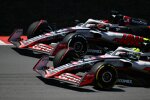 Oliver Bearman (Haas) und Esteban Ocon (Haas) 