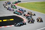 George Russell (Mercedes), Max Verstappen (Red Bull) und Oscar Piastri (McLaren) 