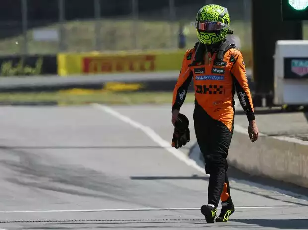 Lando Norris (McLaren) auf dem Fuß zurück zur Box beim Formel-1-Rennen in Kanada 2025 Titel-Bild zur News: Lando Norris (McLaren) auf dem Fuß zurück zur Box beim Formel-1-Rennen in Kanada 2025