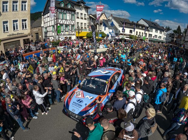 Beim Adernauer-Racing-Day kann man Autos und Fahrer hautnah erleben Beim Adernauer-Racing-Day kann man Autos und Fahrer hautnah erleben
