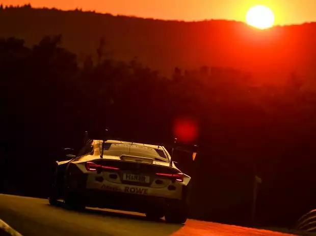 Der Rowe-BMW verpasste überraschend das Top-Qualifying für die 53. Ausgabe der 24h Nürburgring Titel-Bild zur News: Der Rowe-BMW verpasste überraschend das Top-Qualifying für die 53. Ausgabe der 24h Nürburgring