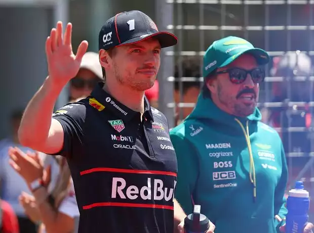 Max Verstappen (Red Bull) und Fernando Alonso (Aston Martin) beim Formel-1-Rennen in Kanada 2025 Titel-Bild zur News: Max Verstappen (Red Bull) und Fernando Alonso (Aston Martin) beim Formel-1-Rennen in Kanada 2025