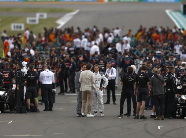 Plötzlich mittendrin statt nur dabei: Pitt in der Startaufstellung in Silverstone Plötzlich mittendrin statt nur dabei: Pitt in der Startaufstellung in Silverstone