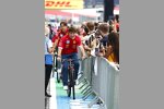 Charles Leclerc (Ferrari) und Dino Beganovic 
