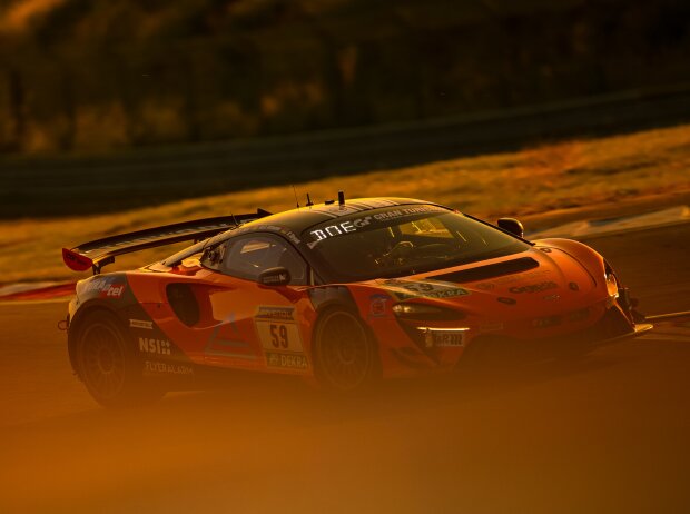 Der McLaren Artura Trophy Evo kam ohne Schramme über die Distanz Der McLaren Artura Trophy Evo kam ohne Schramme über die Distanz