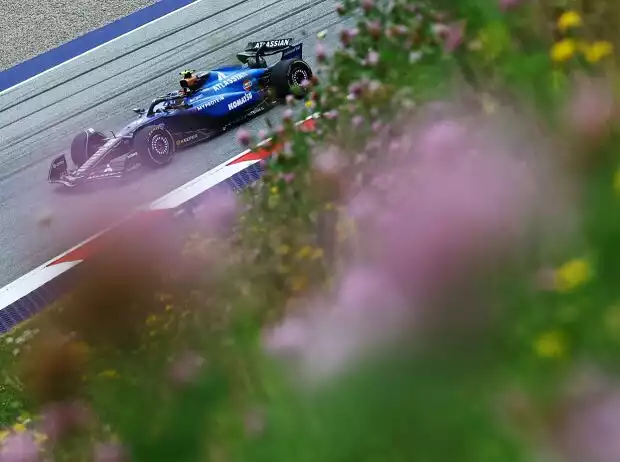 Carlos Sainz (Williams FW47) beim Formel-1-Rennen in Österreich 2025 Titel-Bild zur News: Carlos Sainz (Williams FW47) beim Formel-1-Rennen in Österreich 2025