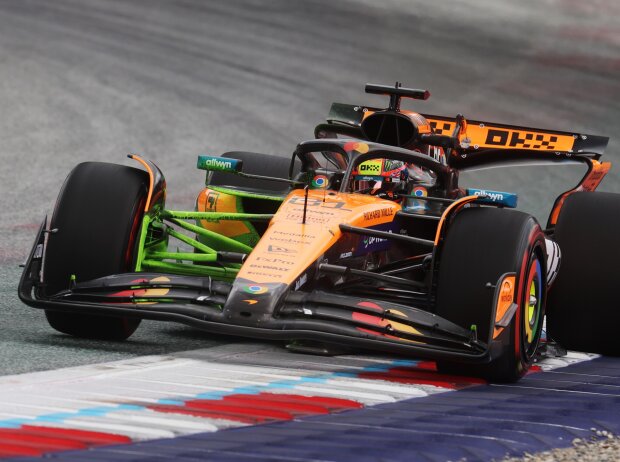 Oscar Piastri im McLaren MCL39 in Spielberg 2025 mit Flow-Vis-Farbe Oscar Piastri im McLaren MCL39 in Spielberg 2025 mit Flow-Vis-Farbe
