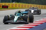 Fernando Alonso (Aston Martin) und Carlos Sainz (Williams) 